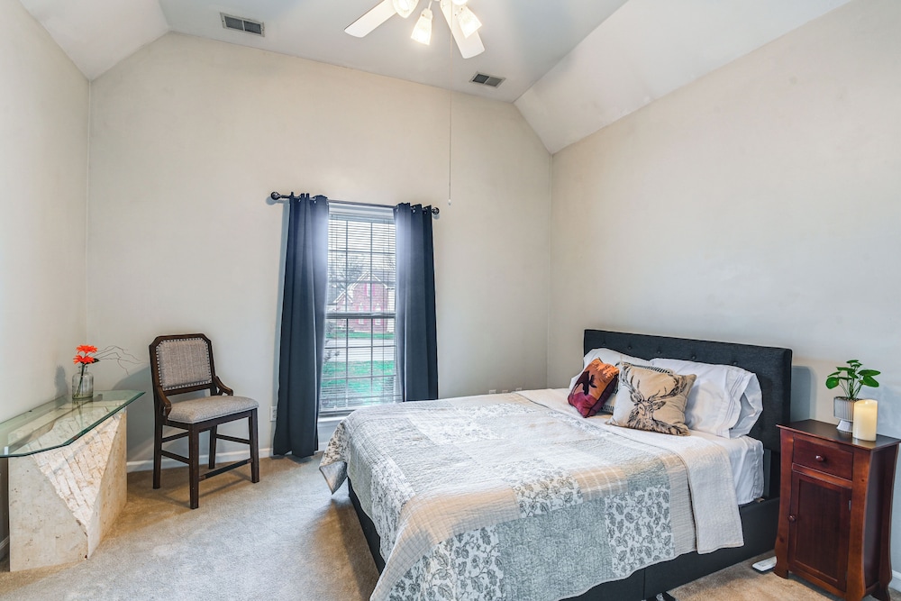 18 Mi to Nashville: Home w/ Dedicated Workspace
