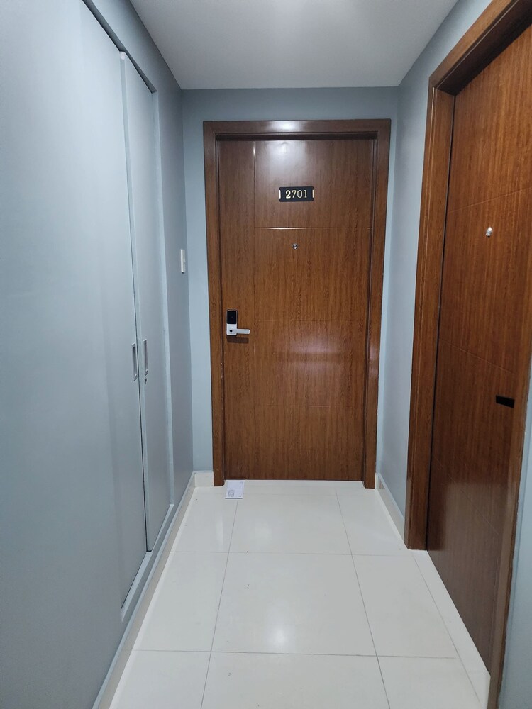 Cozy 1BR Condo in Mandaluyong City With City Skyline View