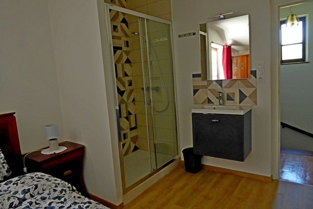 Photo 8