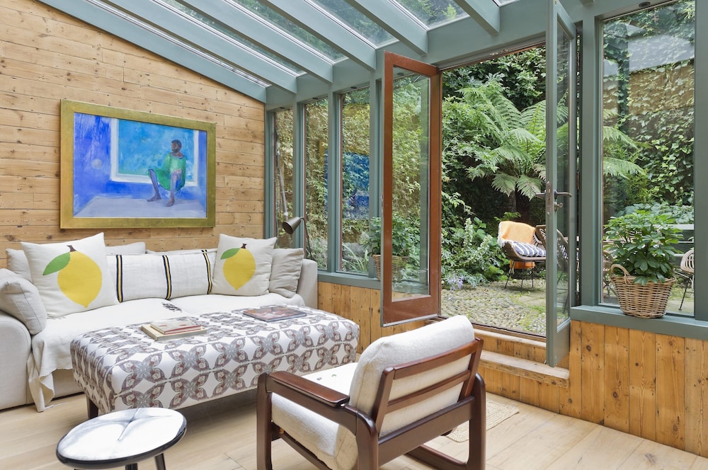 Gorgeous Stylish Interior Designed 5 Bed Home in Holland Park - Superb Location