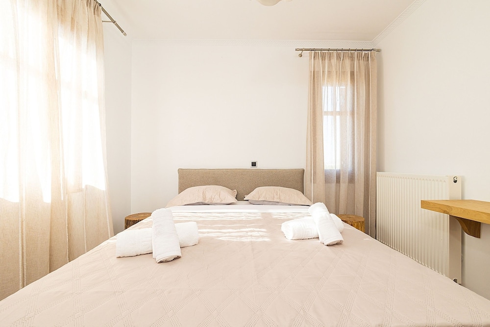 Villa Billia Cheerful 4 Bedroom Home w Ocean View