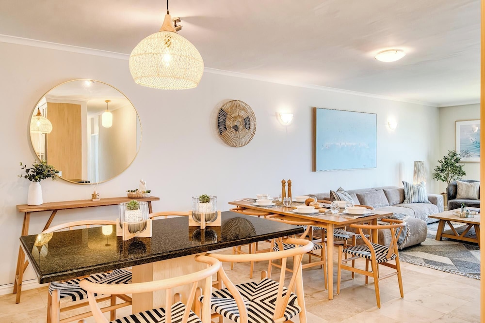 Camps Bay Seaside Beach View Apartment Palm Bay