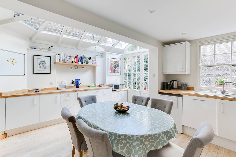 Cadogan Street III by Onefinestay