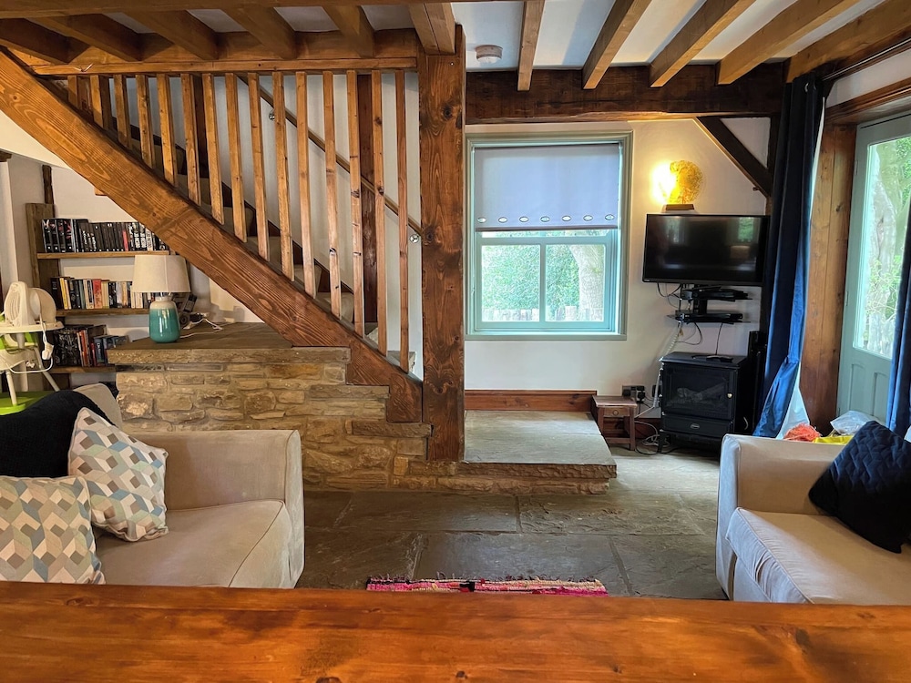 ๐ฟ Quaint Country Cottage With Valley Views, Dog-friendly & Horse-friendly