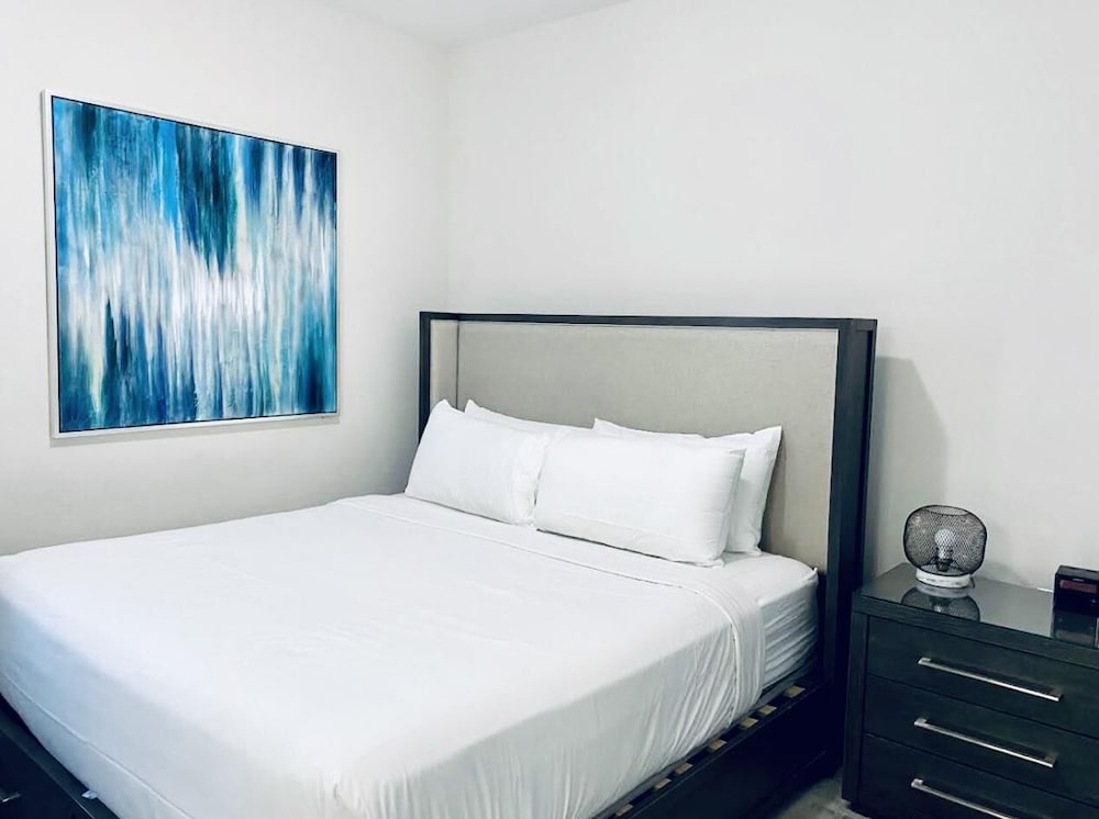 Amazing 4/3 Home at Reunion!! With Private Pool, Near Disney and Universal!!
