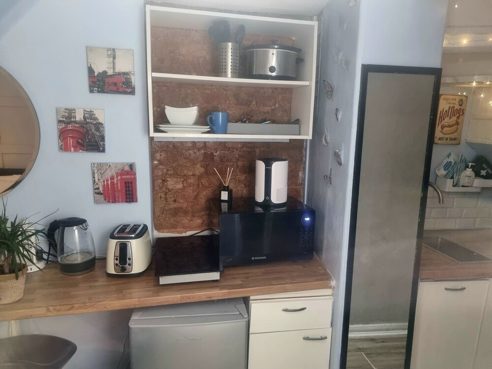 Charming 1-bed Studio Annex,parking,kitchen,wifi, photo 10