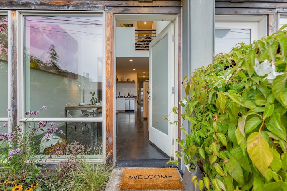 2BR 2BA The Ballard Modish Seattle Location With Rooftop View view 2