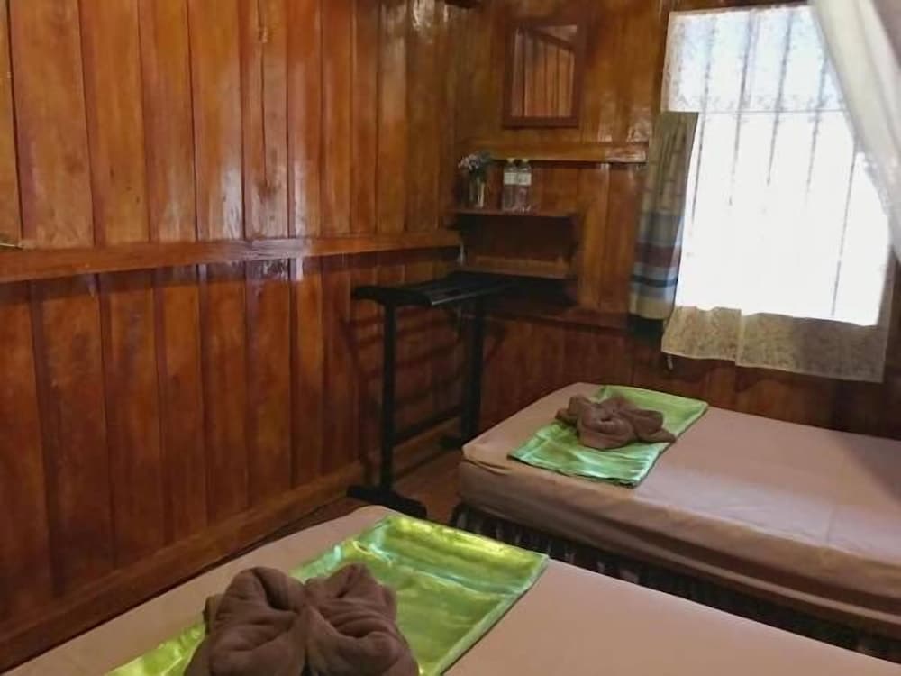 Copa Lanta Guesthouse