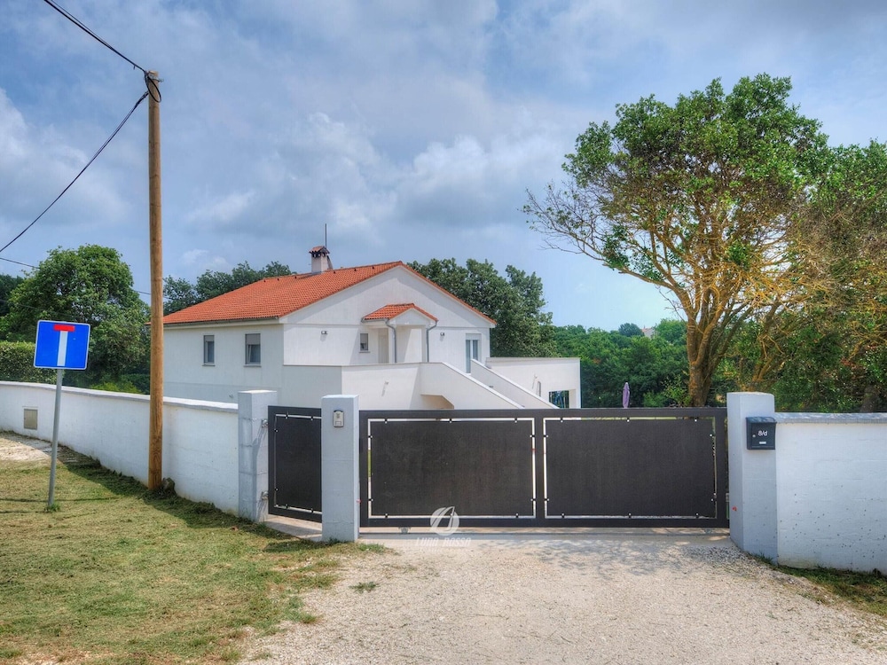 Apartment in Valtura With Family-friendly Yard