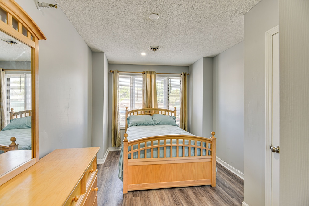 2 Mi to Waterfront: Walkable Fall River Apartment!