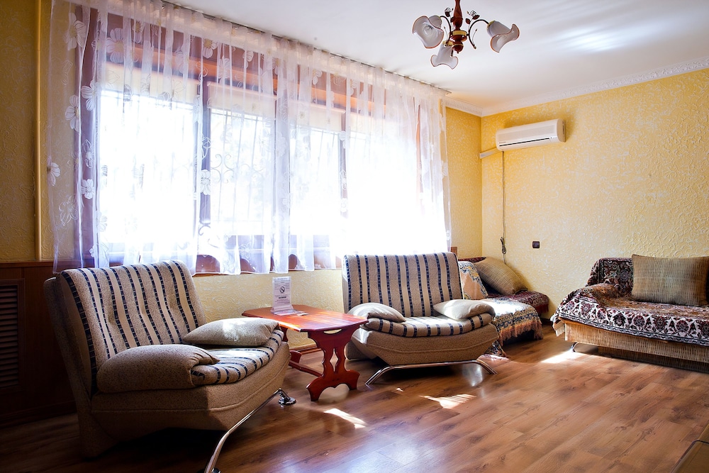 Lessor Apartments