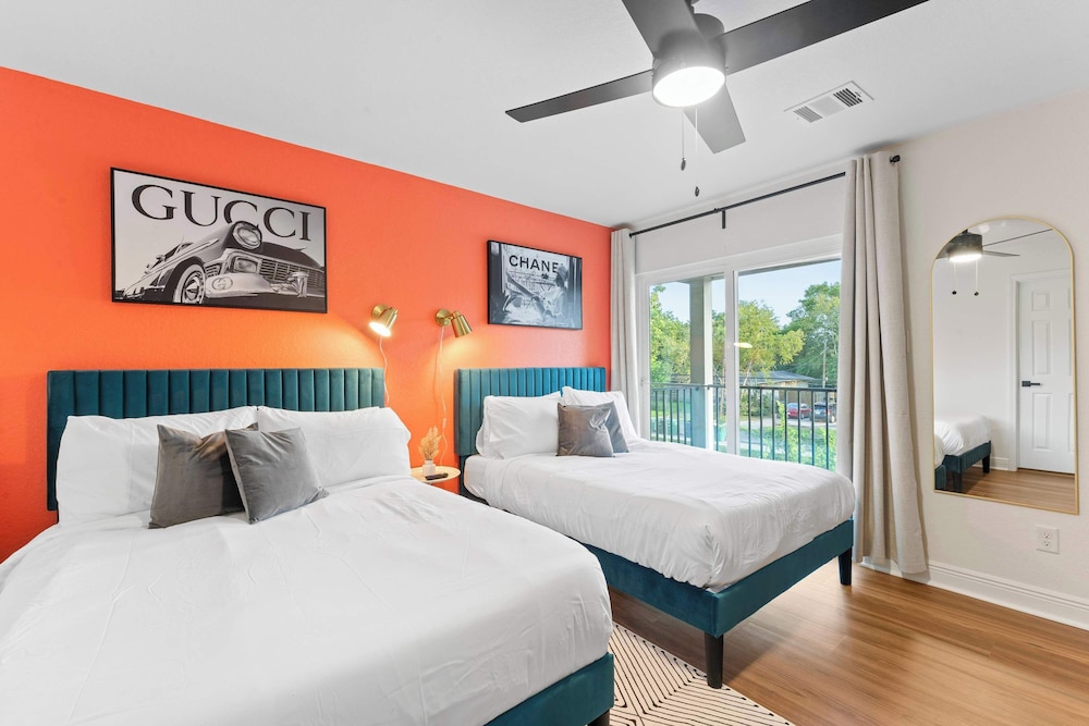 NRG Medcenter 2BD 2 5BA w Fencedyard King Bed