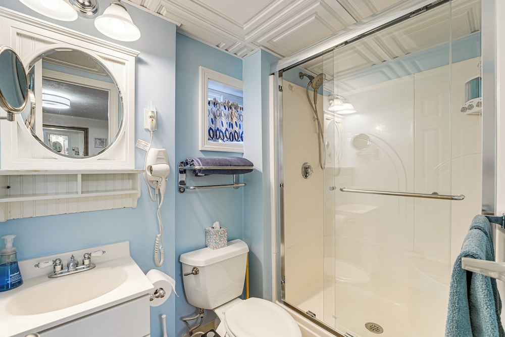 Walk to Ocean & Pier: Prime OOB Condo!