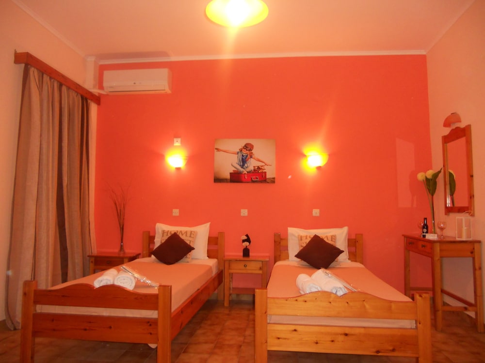 Elli Marina Studios & Apartments