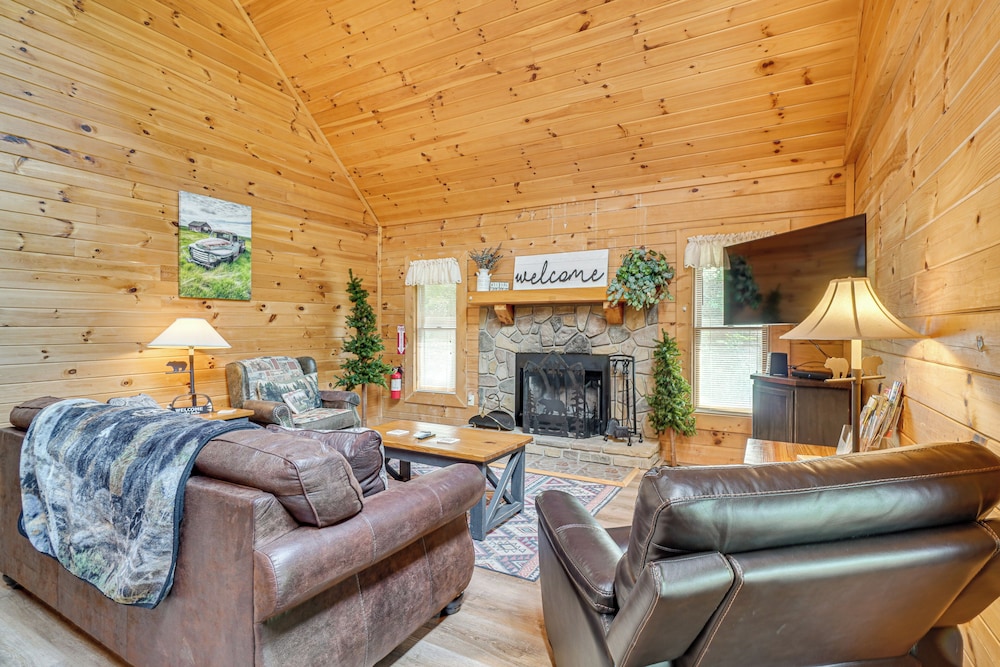 Private Hot Tub: Lake Resort Cabin in Sevierville!