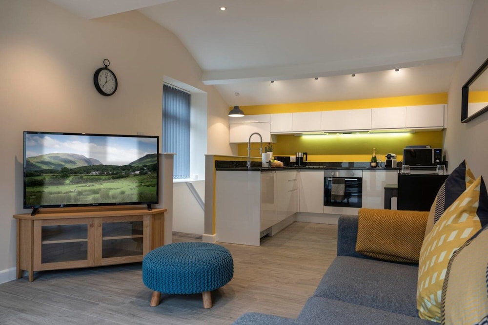 Contemporary 1BR Home Parking - Quiet - Ambleside