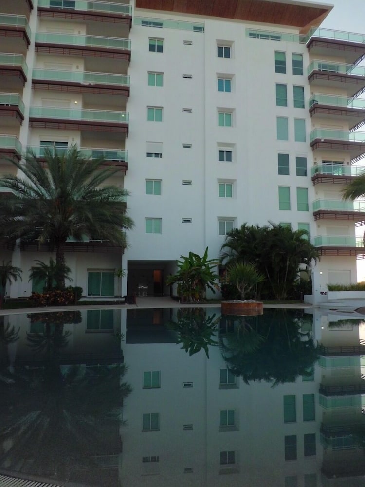 Condo AB Pacifica