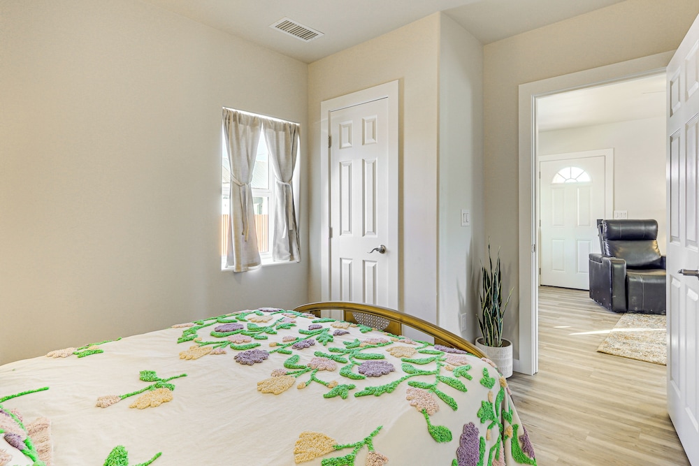 3 Mi to Elephant Butte Lake: Cozy Retreat!