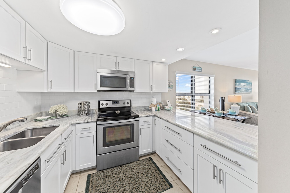 Island Sunrise Condos by Hosteeva