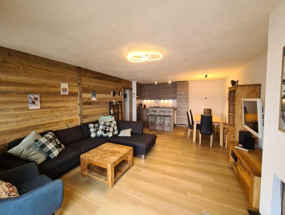 Spacious Apartment With Garden Furniture