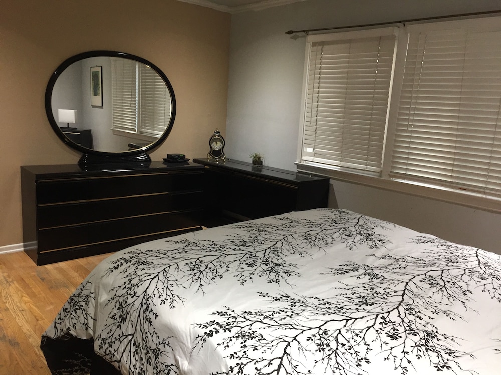 Lovely 2 Bedroom Home with Pool