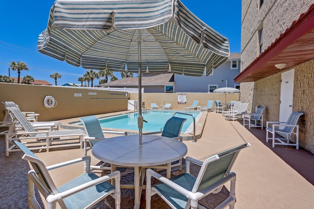 Ketch Courtyard 302 2 Bedroom Condo