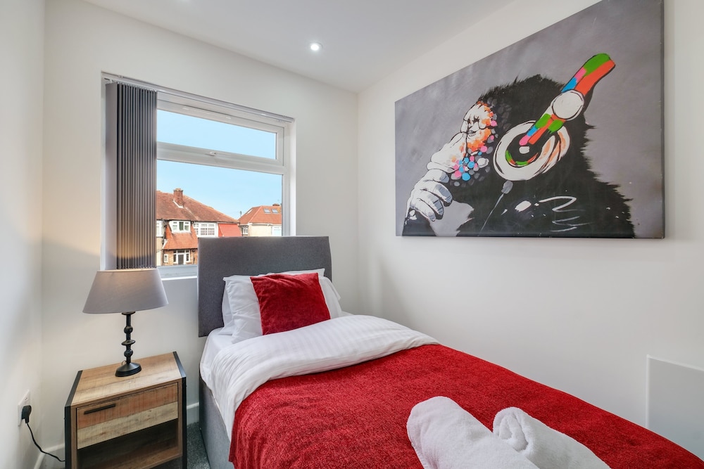 Newly Converted 3 Bed Apt. in Hounslow