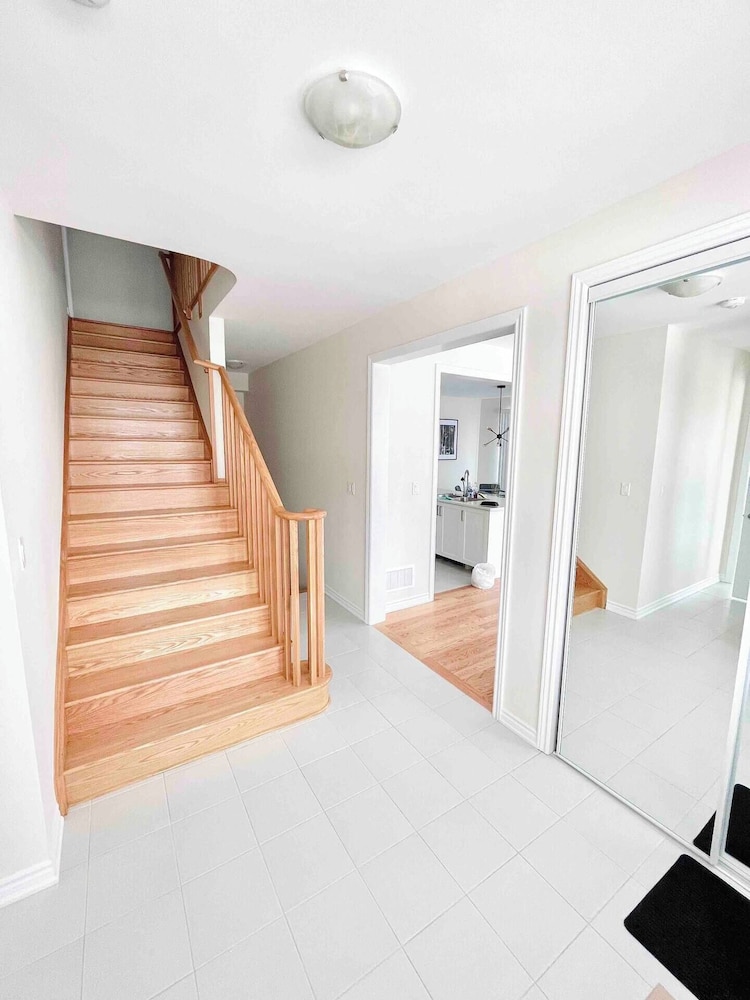 Brand New 5 Bedroom Home in West Niagara
