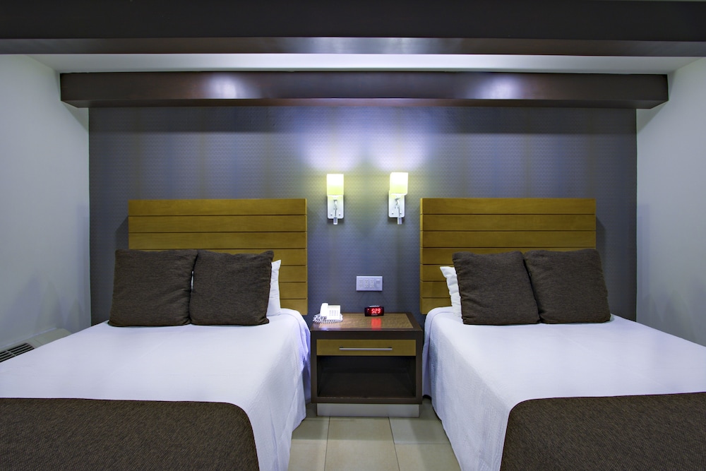 Ensenada Vacations - Hotel La Pinta - Property Image 51