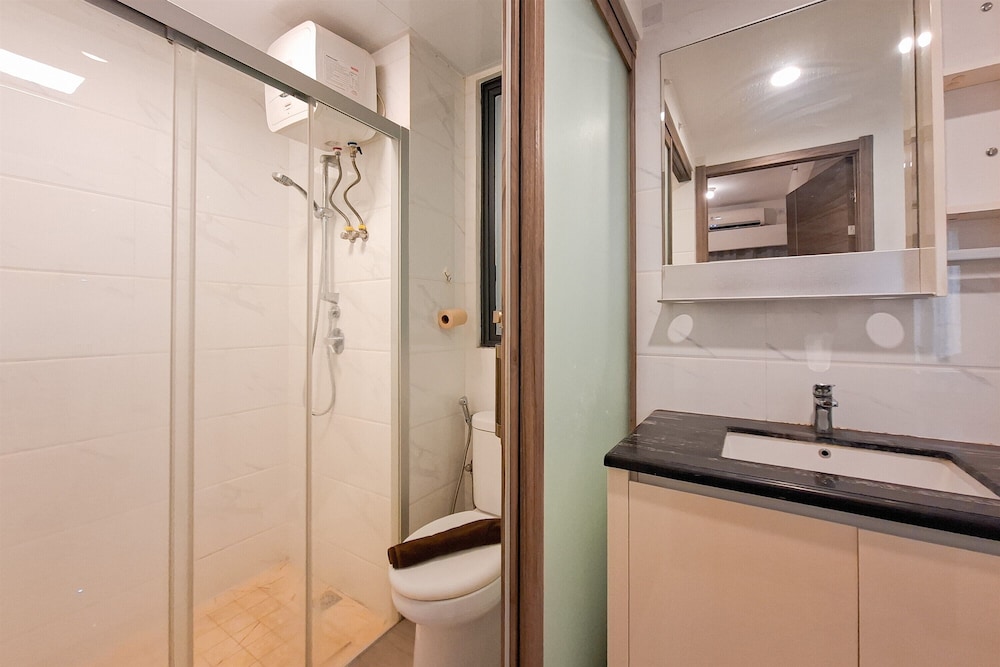 Cozy And Pool View 2Br At Sky House Bsd Apartment