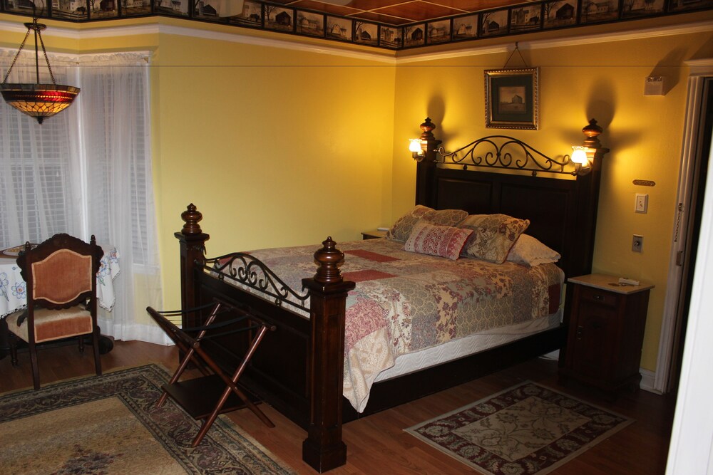 Book Nook Inn