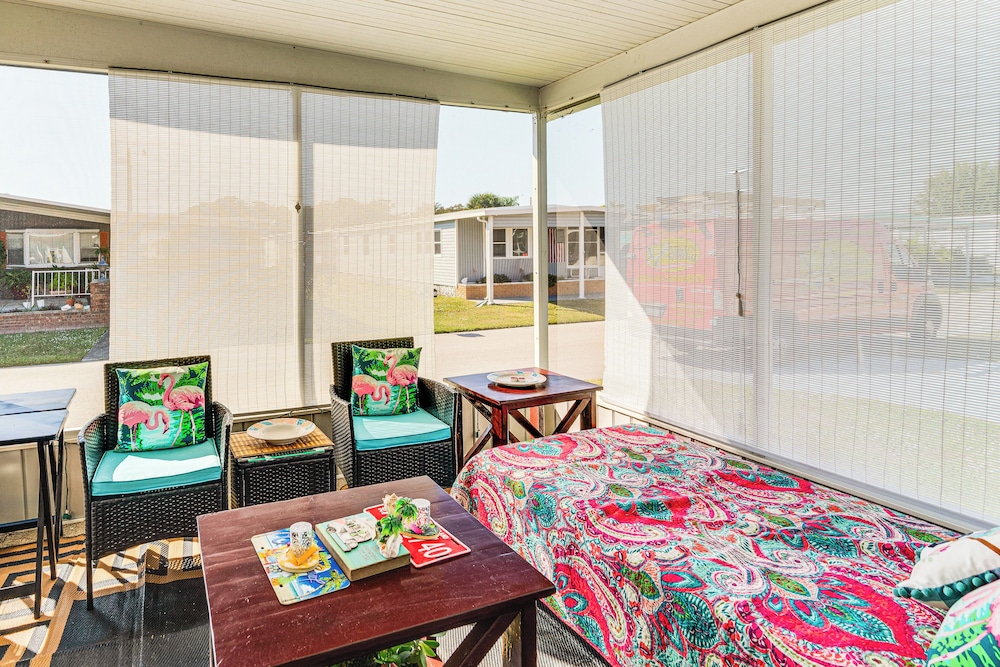 Pool Access! Couples Haven 4 Mi to Dtwn Fort Myers