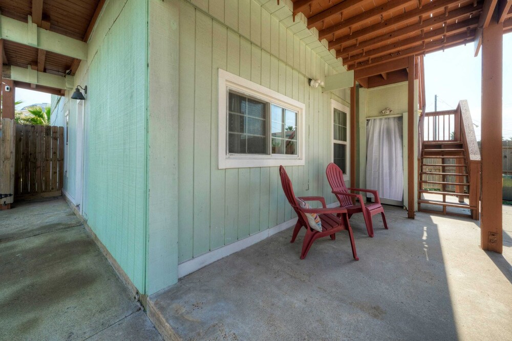 Golf Cart Zone, Walk or Ride to Beach Patio + BBQ Salty Sunshine #A