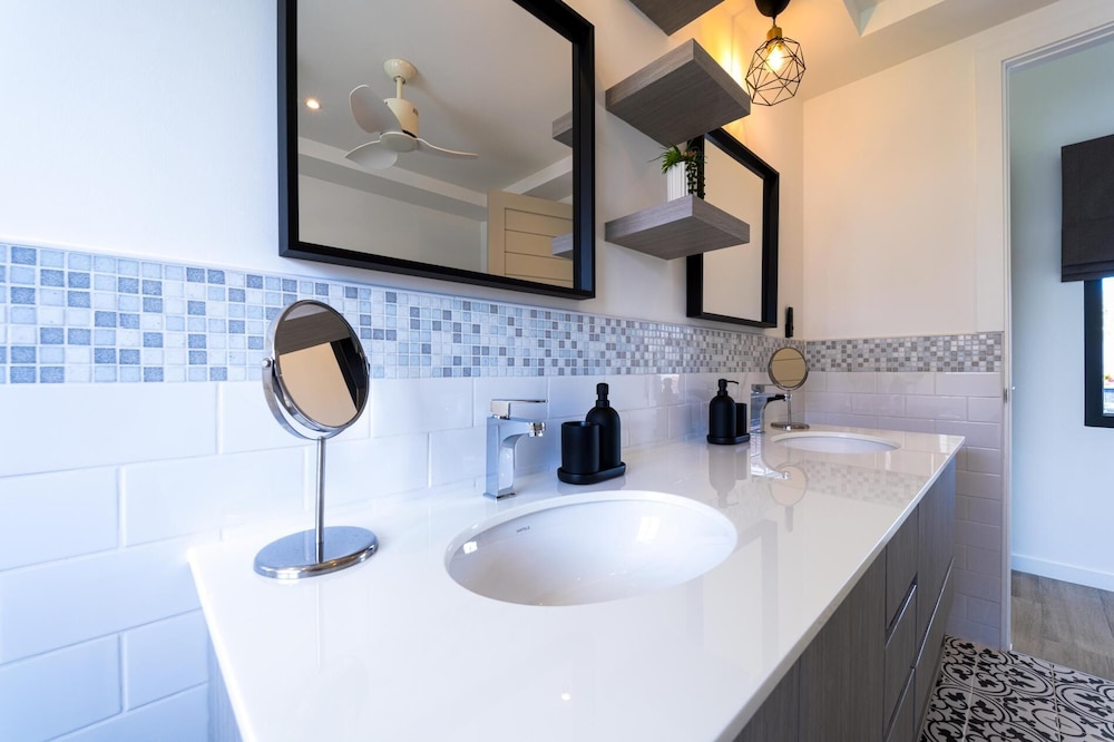 New Modern 3 Bedroom Villa MB35