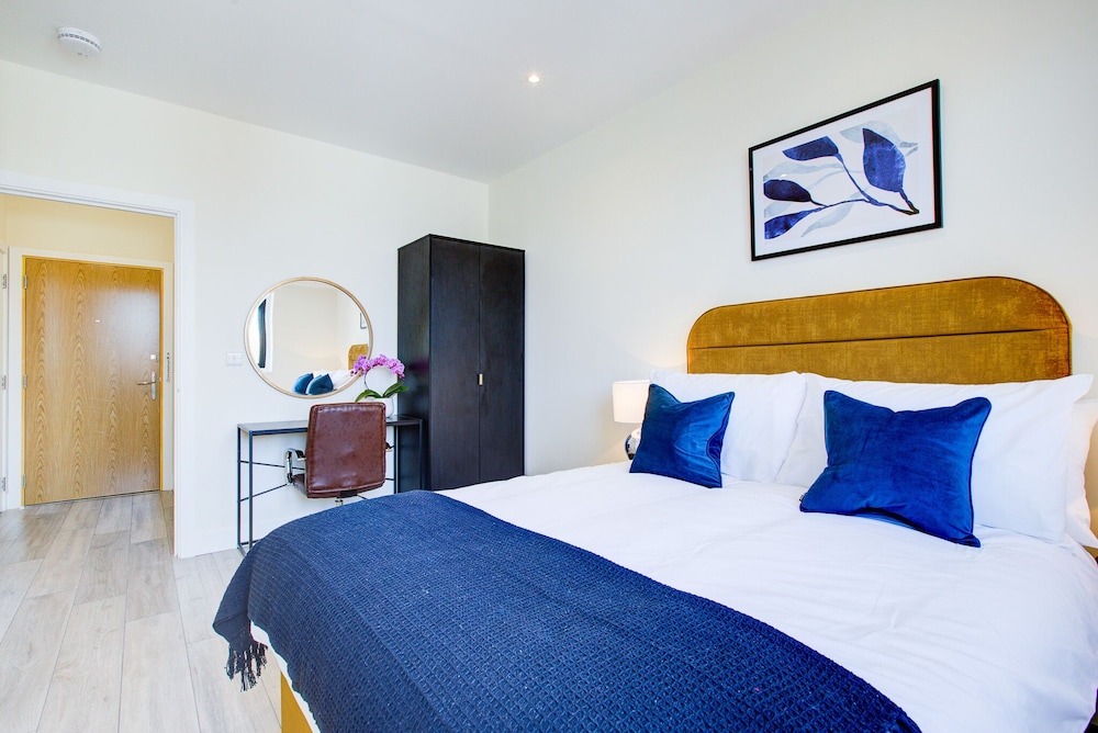 Beautiful 1-bed Apartment in Cheam, Sutton view 3