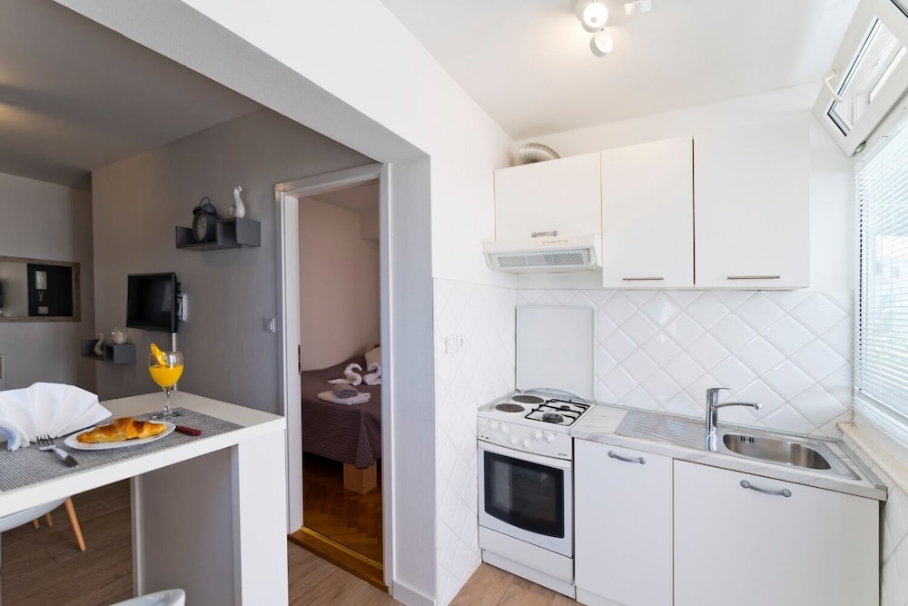 Ina - Modern and Cosy - A1
