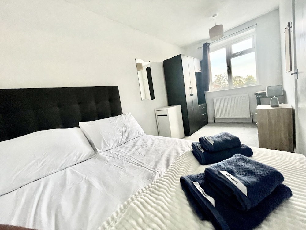 The HK House - Family Friendly Near To Blenheim Palace & Oxford City Centre view 2