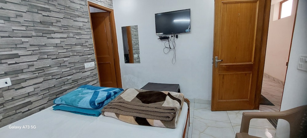 NEW CHANDU INN