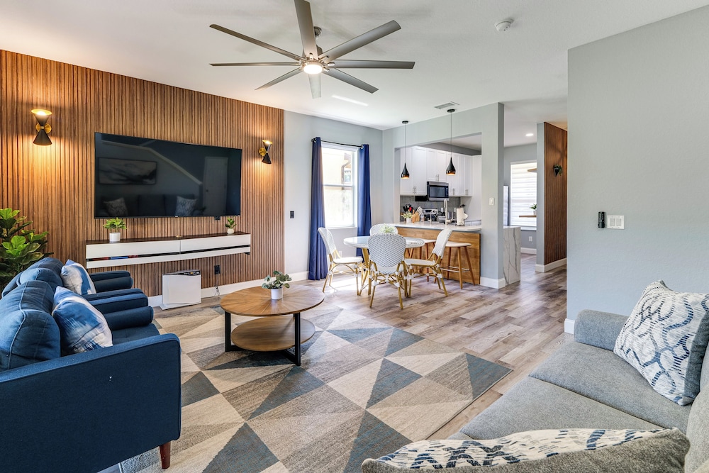 Regal Palms Gem Near Disney w/ Patio, Themed Rooms