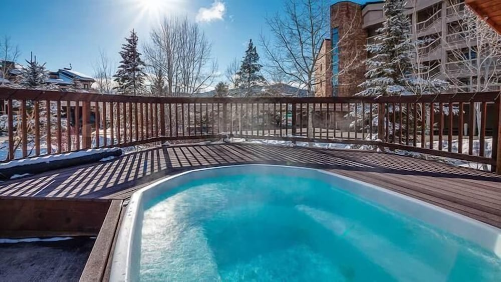 Chartreuse 122 2 BedroomCondo By Moving Mountains