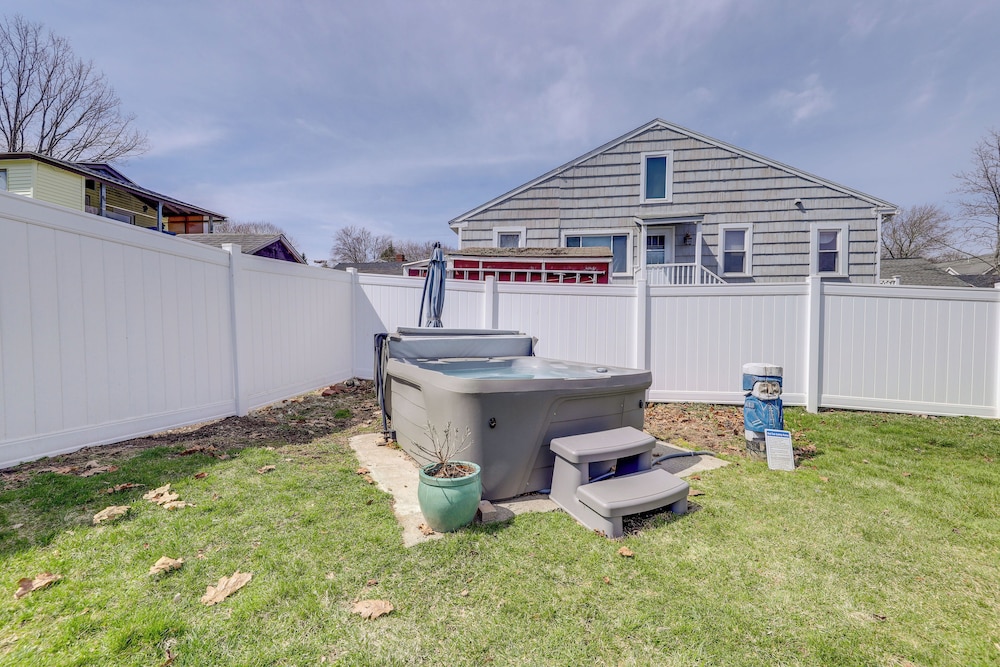 Walk to OOB Pier: Family-friendly Home w/ Hot Tub!