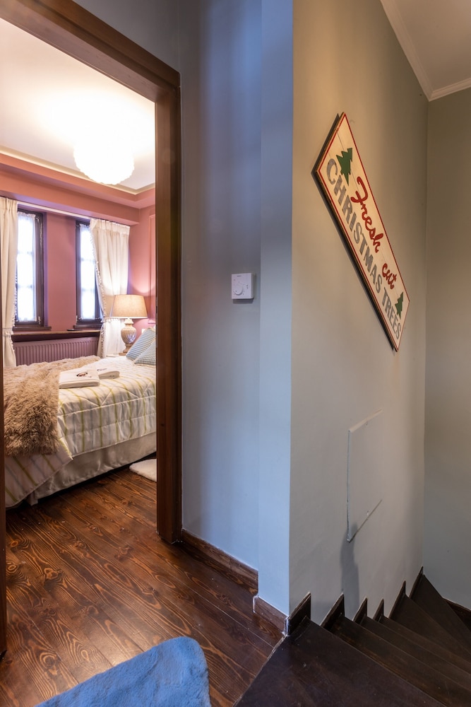 Rock Dandy La Maison De L’Ours | Top Fireplace Retreat