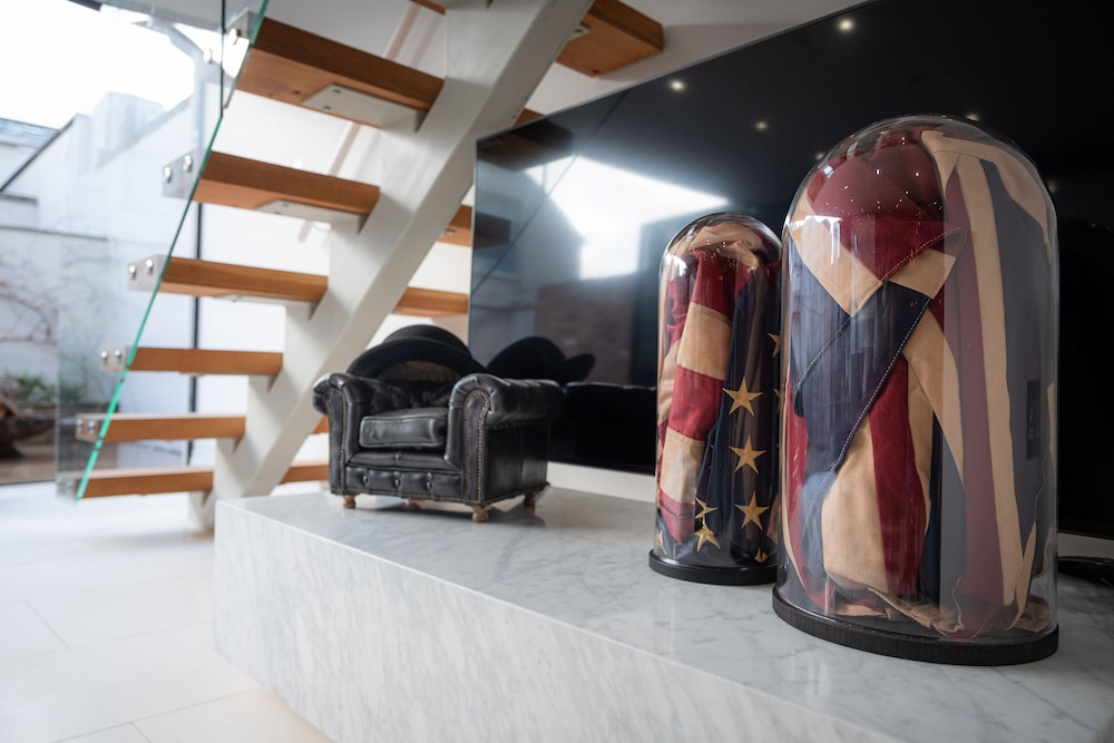 Luxury 2-bed House in Cheltenham view 4