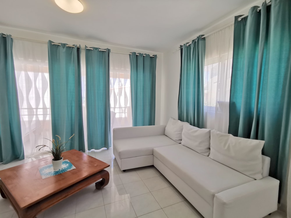 Los Corales Tropical Beach Resort & SPA