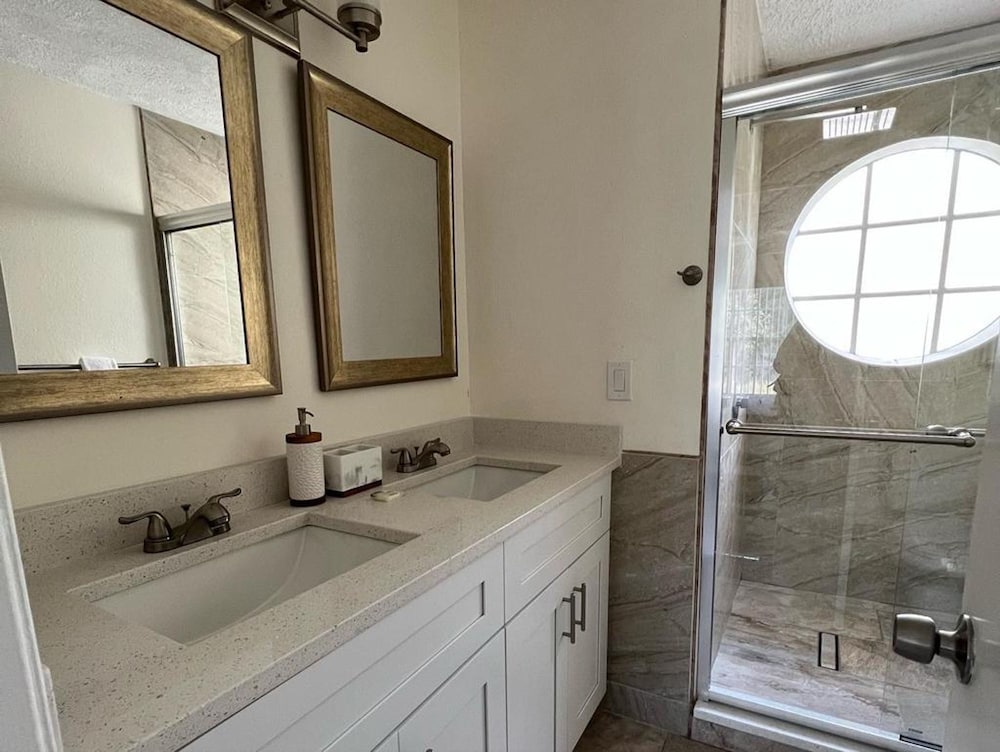 Grand Luxury 3BR Penthouse Near Disney Parks 2