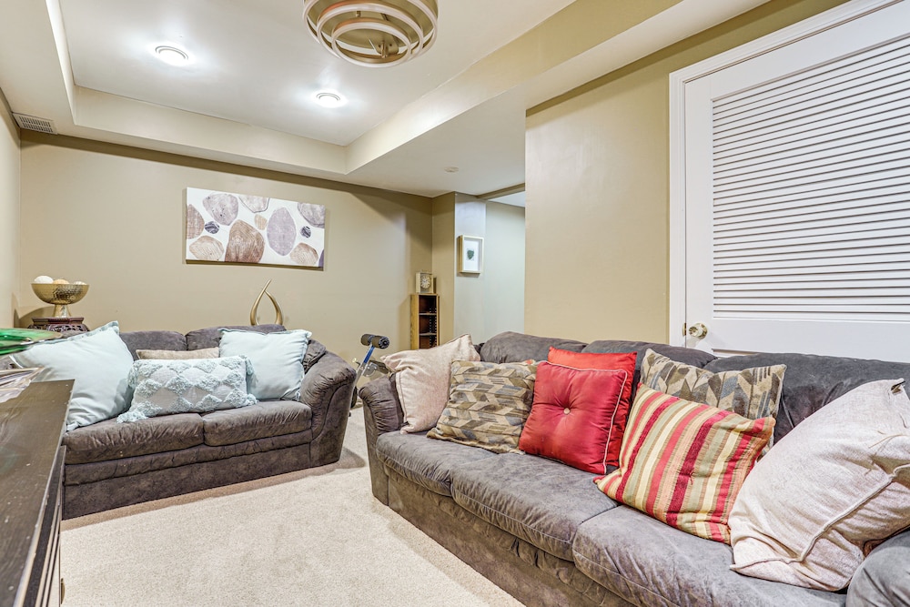 Private Hot Tub & Deck: Family Gem in Alpharetta