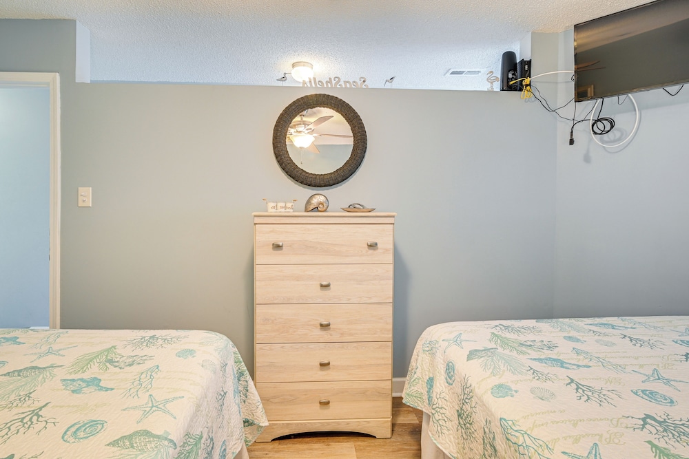 Walk to Beach: Top-floor Condo in Murrells Inlet