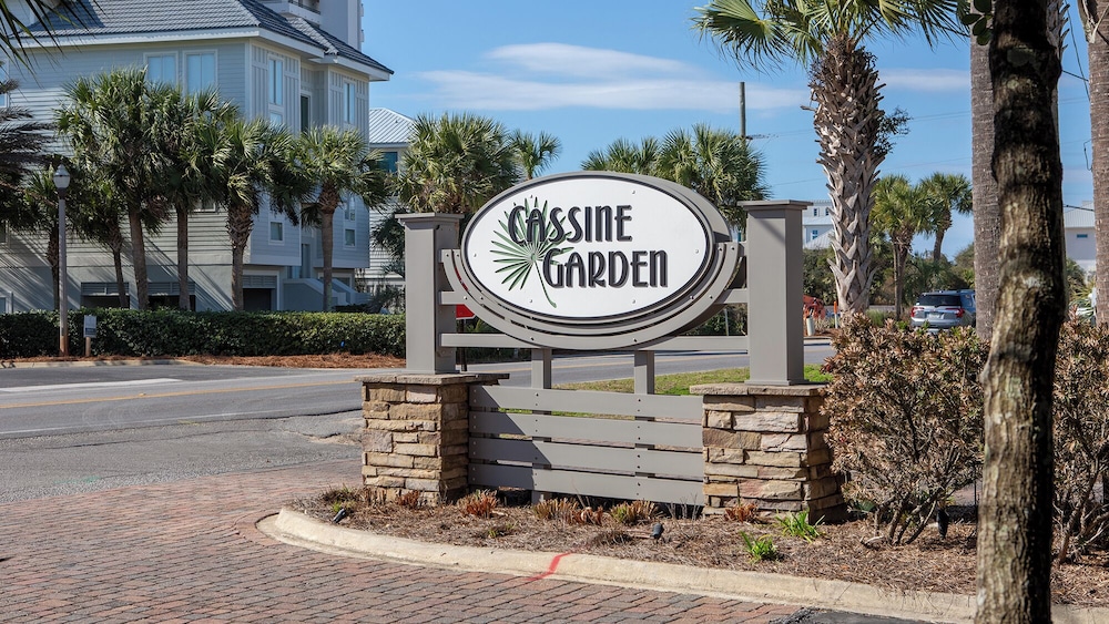 Charming Beach Cottage, 2 Pools and Tennis Access + Free Attraction Tickets!