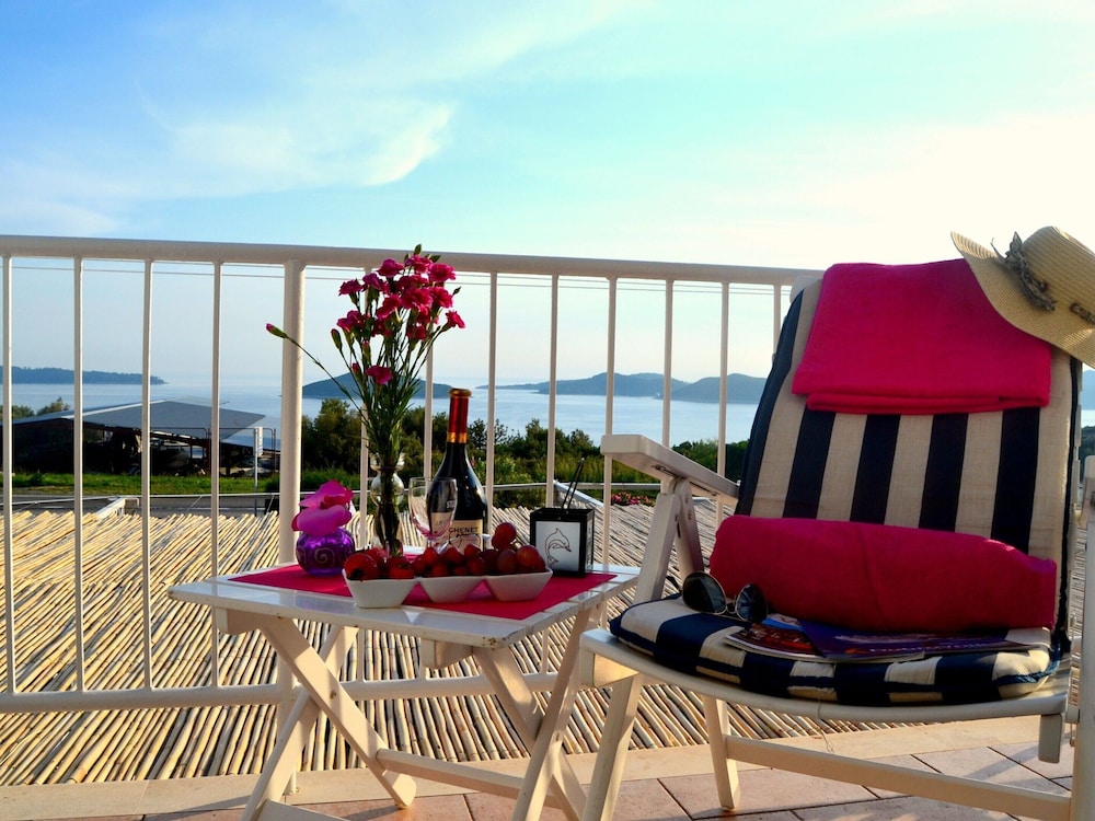 Apartments Lina - Three Bedroom Apartment With Two Balconies and Sea View