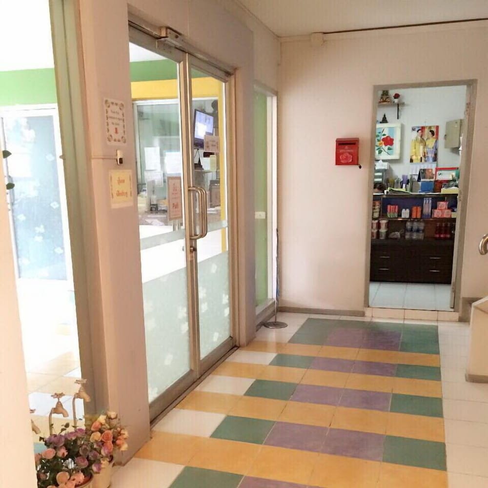 Thanapa Mansion - Hostel - Image 2